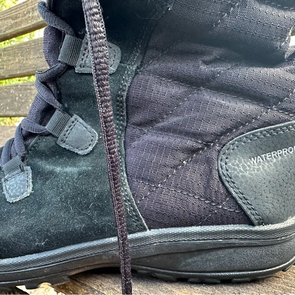 Columbia Black Women's boots‎